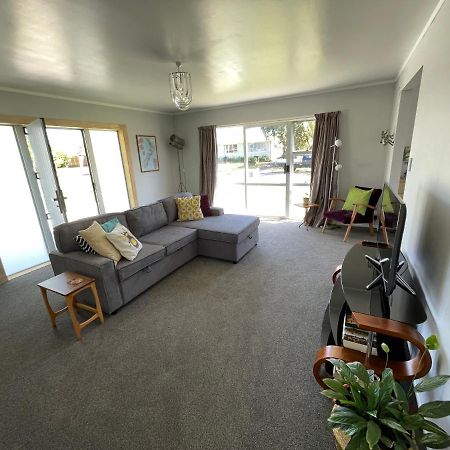 Green Door - One Bedroom Apartment Whakatane Bagian luar foto