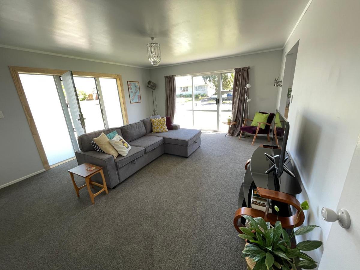 Green Door - One Bedroom Apartment Whakatane Bagian luar foto