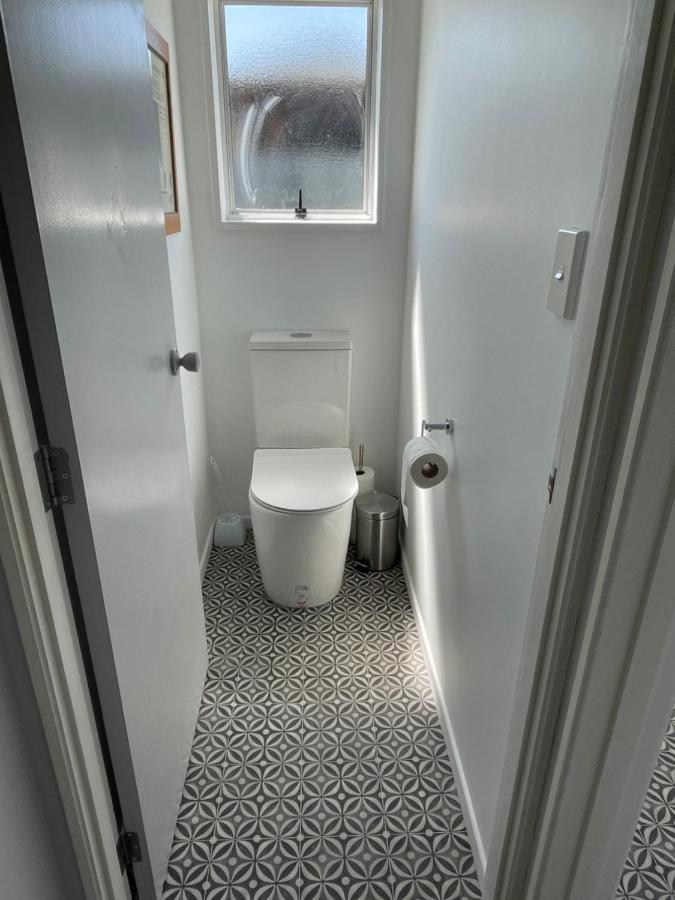 Green Door - One Bedroom Apartment Whakatane Bagian luar foto